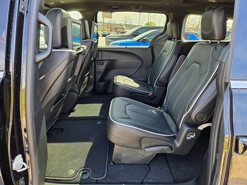 New 2026 Chrysler Pacifica Limited AWD/4WD image 27