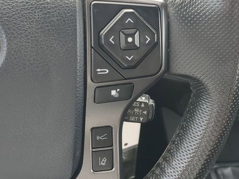 Used 2018 Toyota Tacoma TRD Off-Road image 24