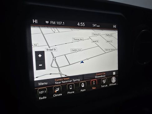 Used 2018 Jeep Wrangler Unlimited Sahara AWD/4WD image 9