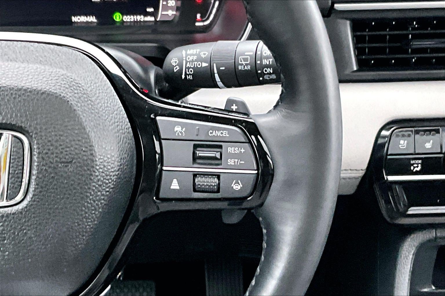 Used 2025 Honda Pilot Elite image 23
