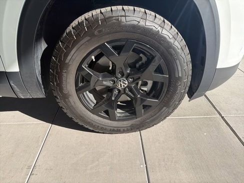 New 2024 Volkswagen Atlas Peak Edition SE image 10