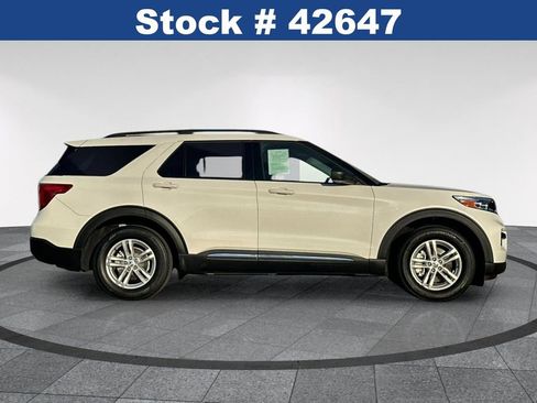 Certified 2023 Ford Explorer XLT image 4