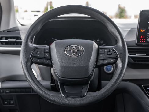 Used 2023 Toyota Sienna LE FWD image 15