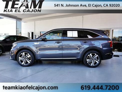Certified 2022 Kia Sorento SX w/ Panoramic Sunroof Package AWD/4WD image 6