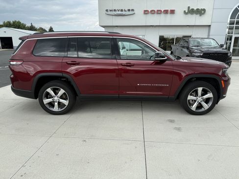 Used 2022 Jeep Grand Cherokee L Limited image 9