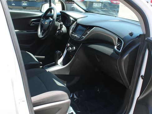 Used 2020 Chevrolet Trax LS FWD image 21