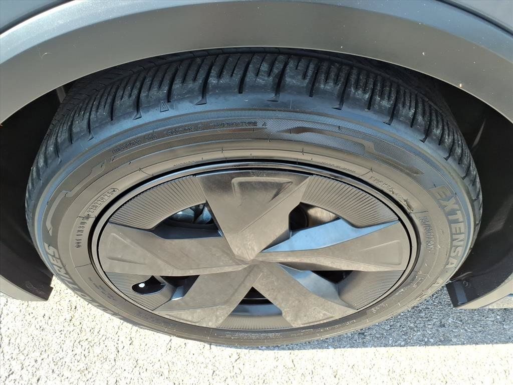 Used 2024 Toyota Prius LE FWD image 10