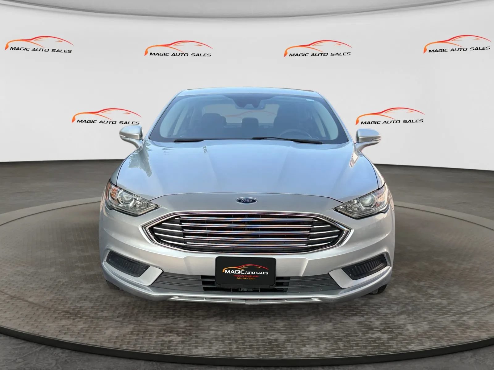 Used 2017 Ford Fusion SE FWD image 3
