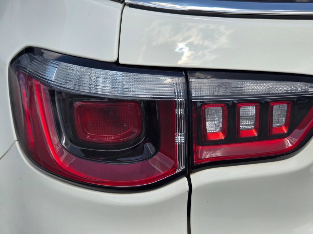 Used 2019 Jeep Compass Limited FWD image 11