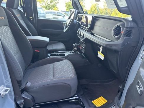 New 2025 Jeep Gladiator Mojave w/ Steel Bumper Group image 13