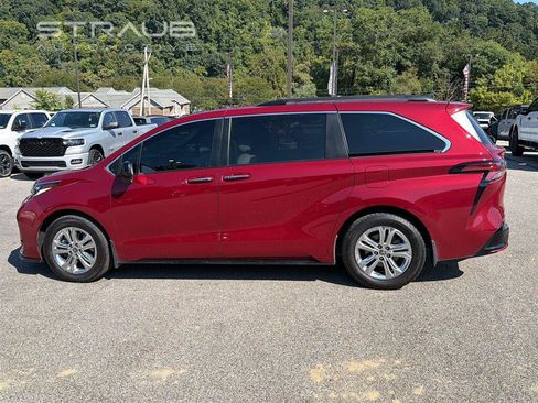 Used 2022 Toyota Sienna XSE w/ XSE Plus Package AWD/4WD image 5