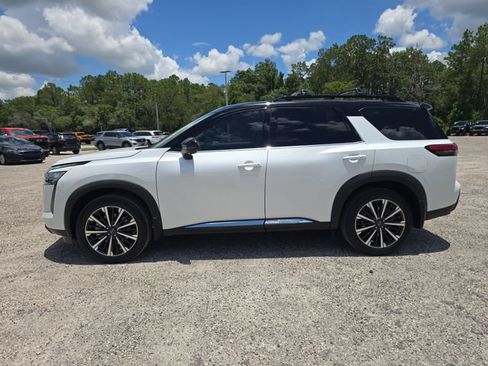Used 2026 Nissan Pathfinder Platinum FWD image 6