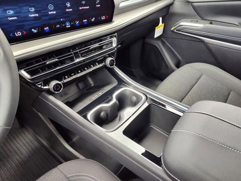 New 2026 Chevrolet Traverse LT image 13