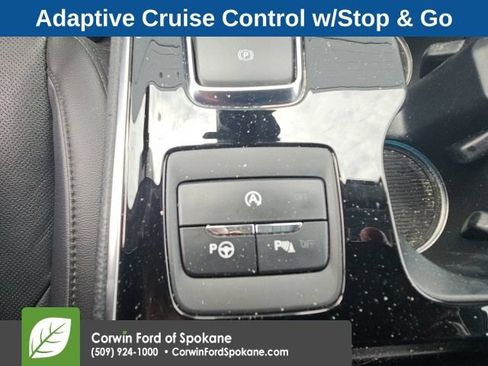 Used 2020 Ford Edge Titanium w/ Equipment Group 301A AWD/4WD image 10