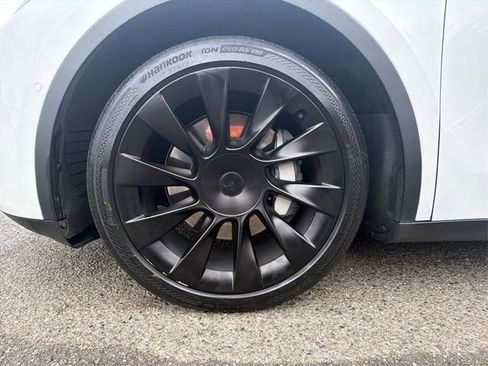 Used 2020 Tesla Model Y Long Range image 23