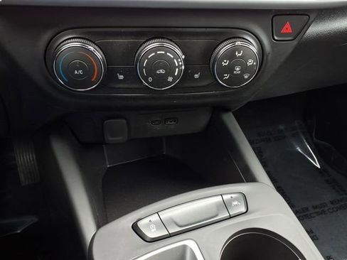 Used 2025 Chevrolet Trax LS w/ LS Convenience Package FWD image 15
