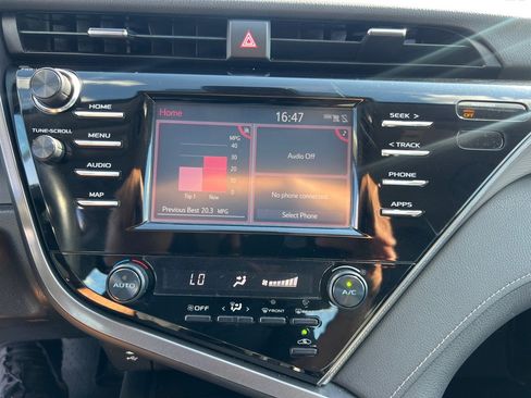 Used 2019 Toyota Camry SE image 32