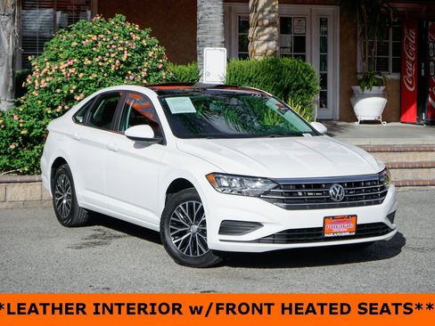 Used 2020 Volkswagen Jetta SE image 2