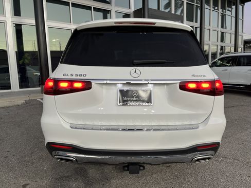 New 2026 Mercedes-Benz GLS 580 4MATIC image 5