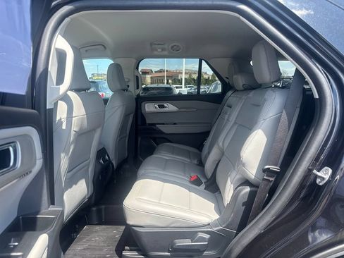 Used 2025 Ford Explorer Active w/ Active Comfort Package AWD/4WD image 34