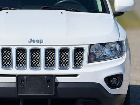 Used 2014 Jeep Compass Latitude AWD/4WD image 12