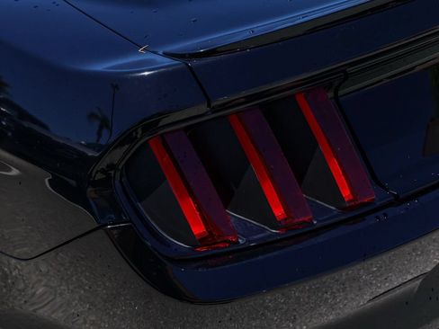 Used 2016 Ford Mustang Shelby GT350 w/ Technology Package RWD image 7