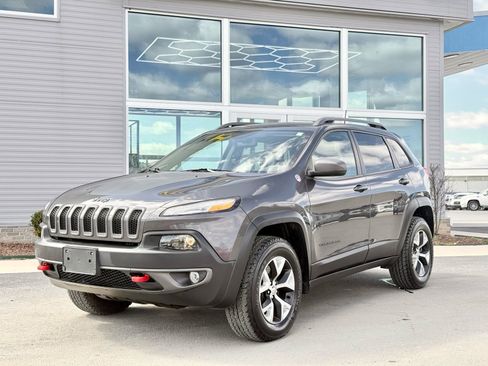 Used 2016 Jeep Cherokee Trailhawk image 4