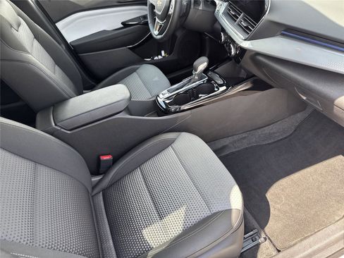 Used 2025 Chevrolet Trax LT w/ LT Convenience Package FWD image 34