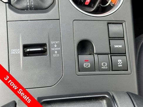 Used 2023 Toyota Highlander LE FWD image 30