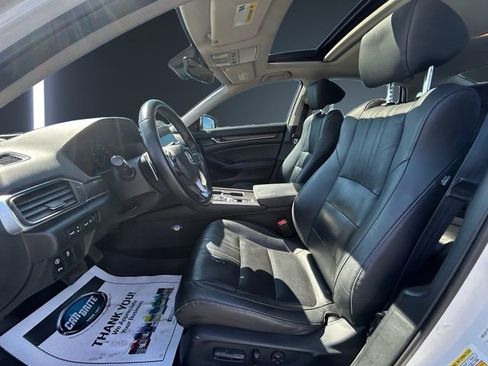 Used 2019 Honda Accord Touring image 9