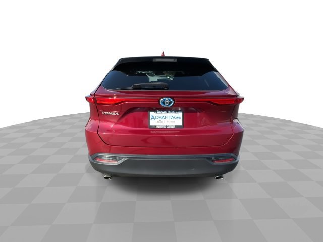 Used 2023 Toyota Venza LE AWD/4WD image 7