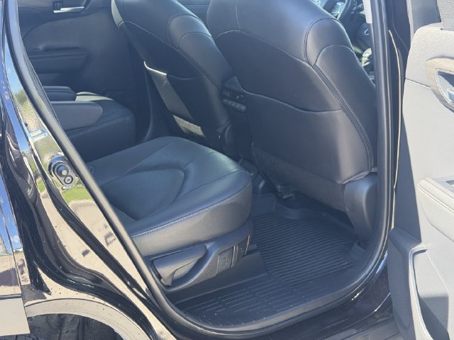 Used 2020 Toyota Highlander Platinum FWD image 20