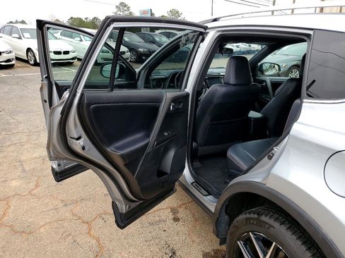 Used 2016 Toyota RAV4 SE image 32