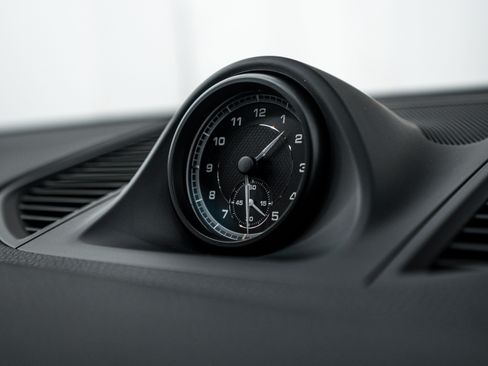 Certified 2025 Porsche Macan image 14