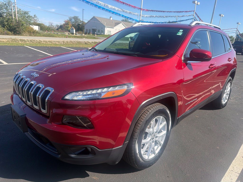 Used 2016 Jeep Cherokee Latitude w/ Cold Weather Group AWD/4WD image 2