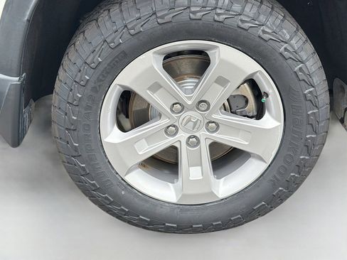 Used 2023 Honda Pilot LX image 9