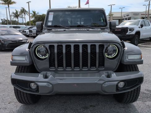 Used 2023 Jeep Gladiator Overland AWD/4WD image 3