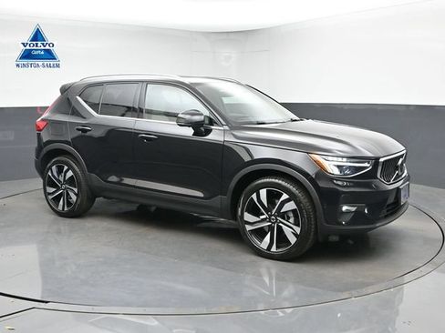 Used 2023 Volvo XC40 B5 Plus w/ Protection Package Premier AWD/4WD image 1