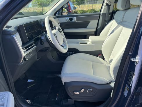 Used 2025 Hyundai Santa Fe SEL FWD image 11