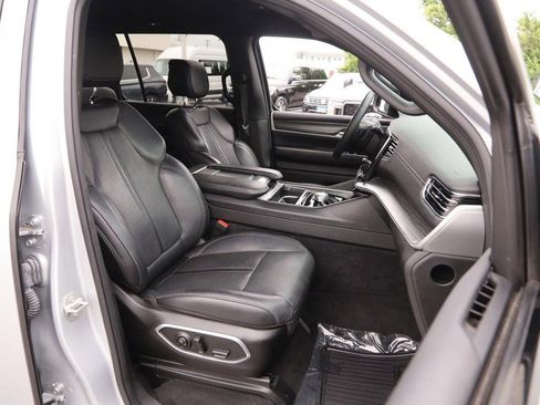 Used 2023 Jeep Wagoneer L Series II AWD/4WD image 32