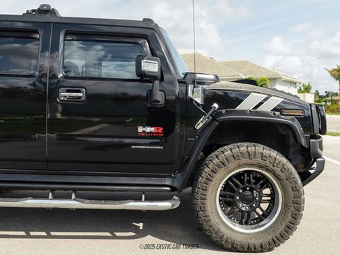 Used 2004 HUMMER H2 w/ Preferred Equipment Group image 11