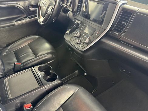 Used 2015 Toyota Sienna SE FWD image 32