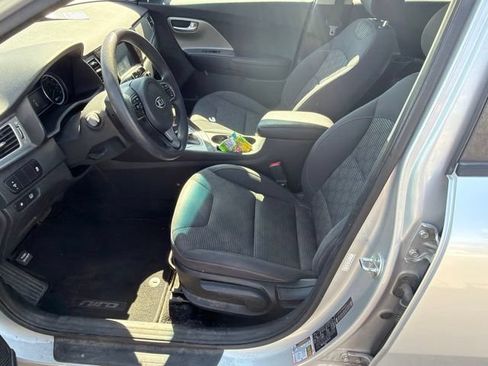Used 2017 Kia Niro LX FWD image 4