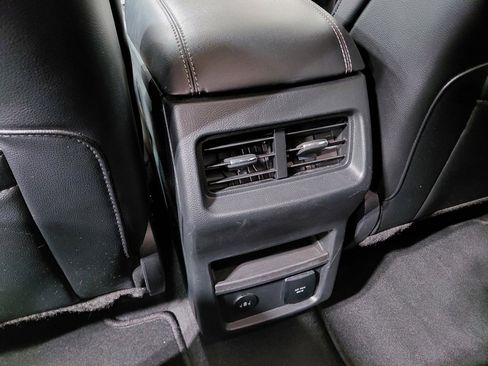 Used 2024 Ford Edge Titanium image 38