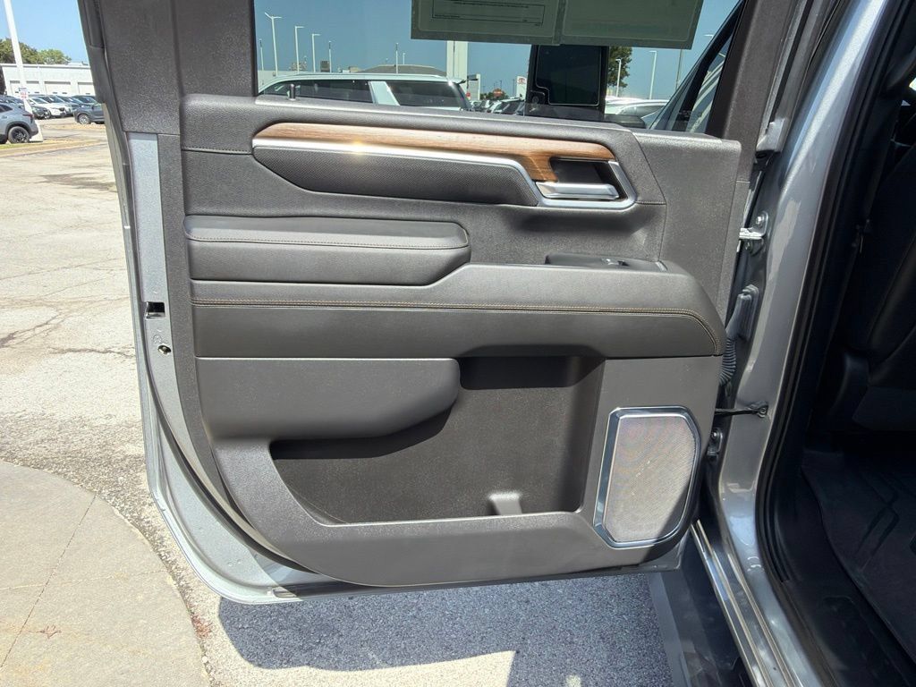 Used 2024 Chevrolet Silverado 3500 High Country w/ Technology Package AWD/4WD image 44
