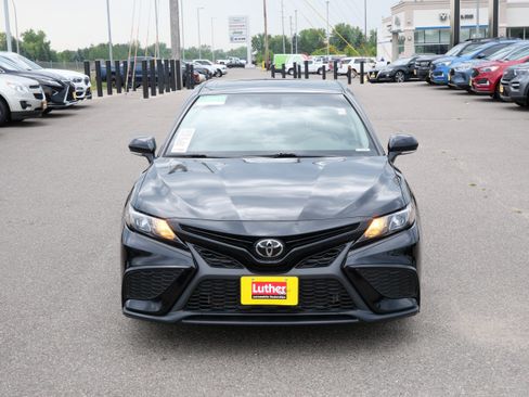 Used 2023 Toyota Camry SE w/ Audio Upgrade Package FWD image 2