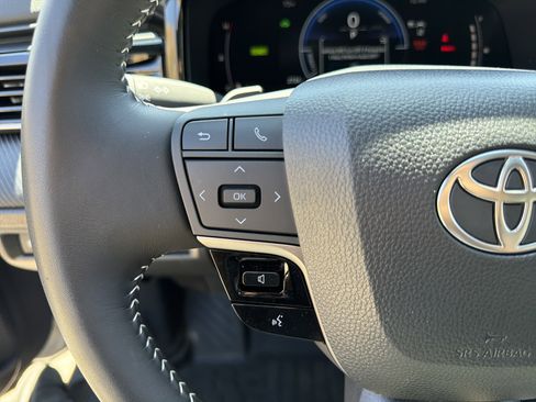 Used 2026 Toyota Camry SE w/ Multimedia Upgrade Package image 24