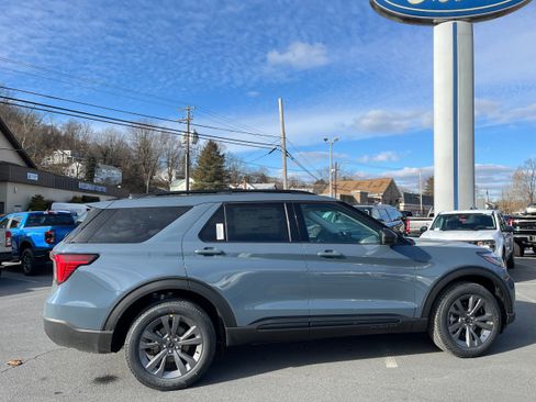 New 2026 Ford Explorer Active w/ Active Comfort Package image 4