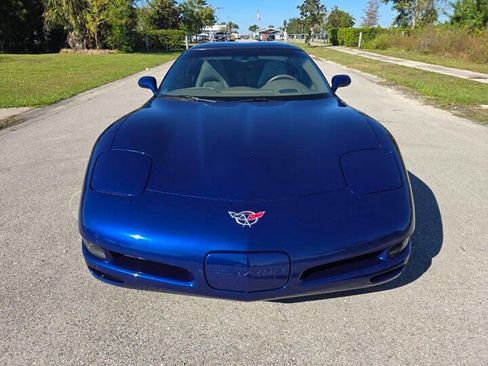 Used 2004 Chevrolet Corvette Coupe w/ Preferred Equipment Group image 3