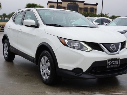 Used 2019 Nissan Rogue Sport S image 3